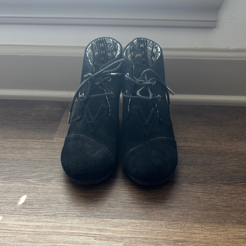 Tom’s Black Suede Women's Ankle Wedge Booties